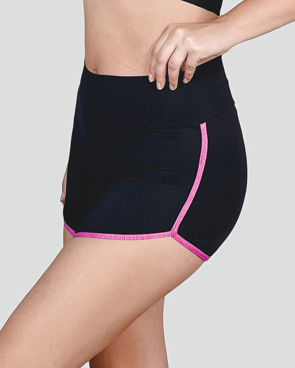 Short empina bumbum de viés